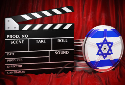 A movie clapper with the israeli flag on it.