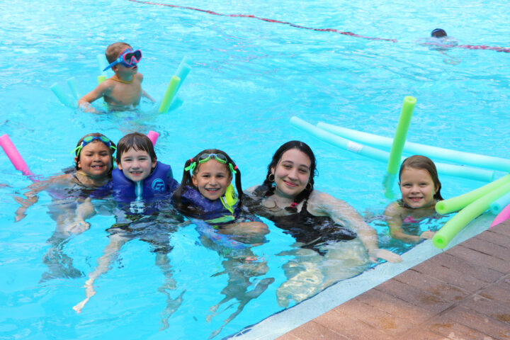 A group of children in a swimming pool.